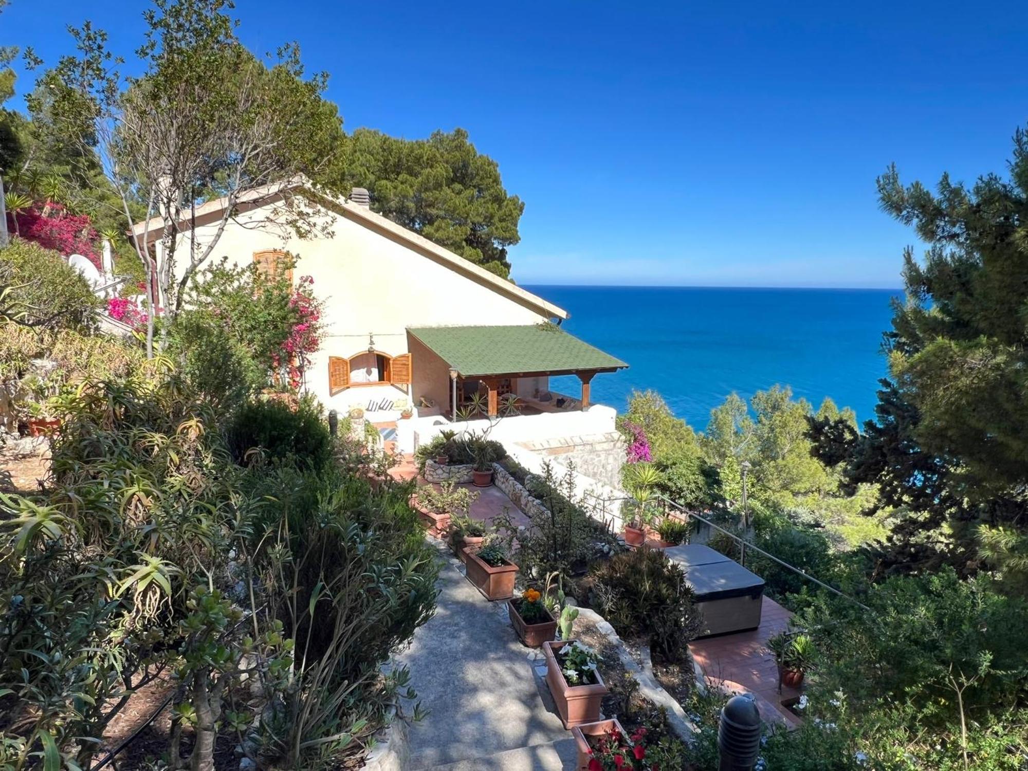 Nsm Carlotta & Guarda Che Mare Con Piscine Vista Mare Villa